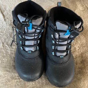Columbia Boys size 1 waterproof boot, worn once.
